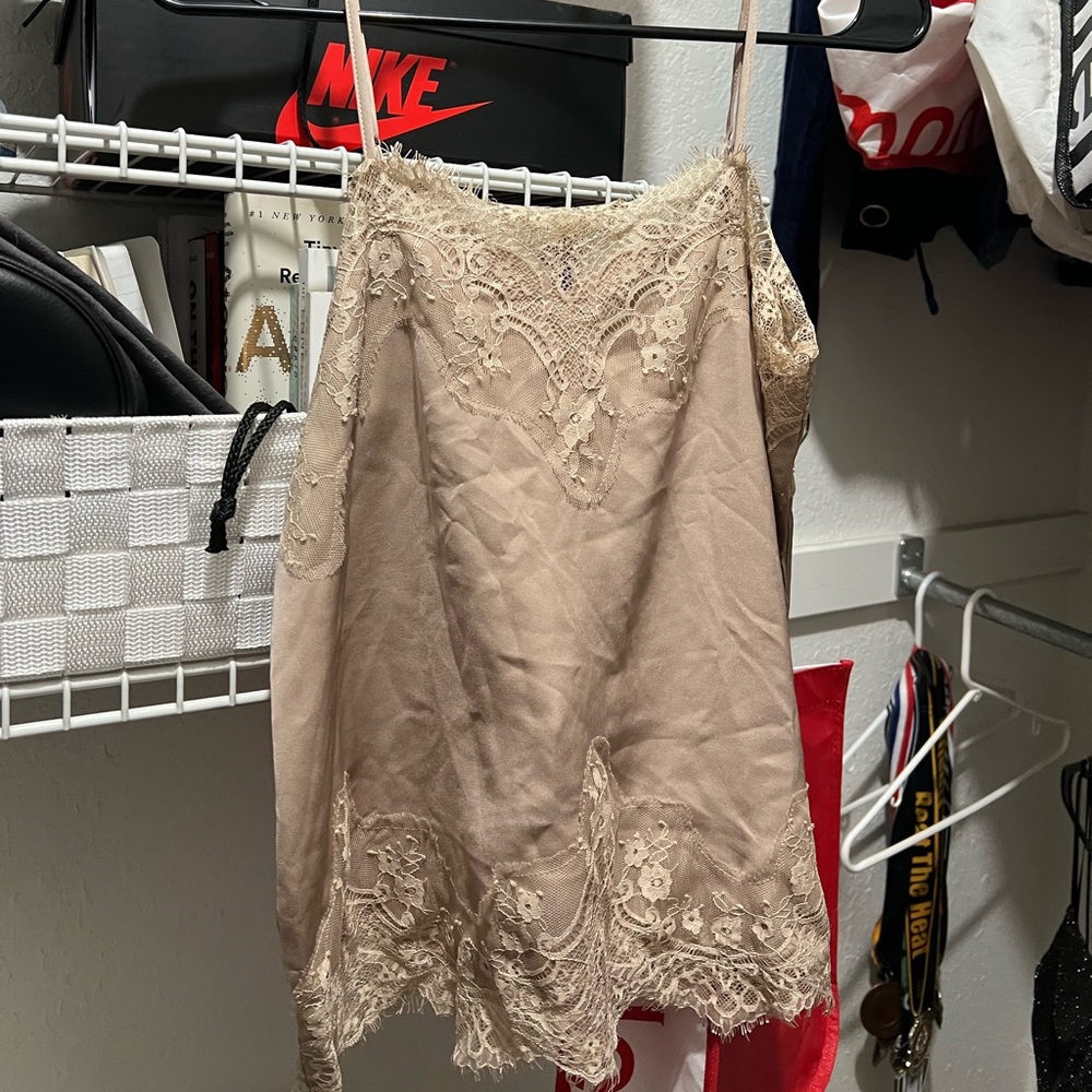 DAINTY HOOLIGAN lace top